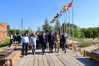 Bakan yardımcısı Çelik, Ahlat’ta incelemelerde bulundu