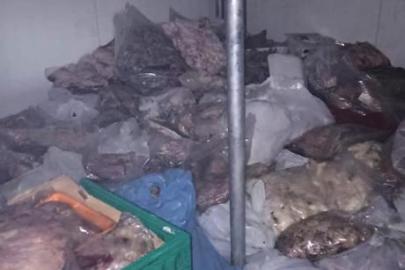 Bodrum’da kötü koku ihbarı ekipleri harekete geçirdi! Depodan 400 kilo bozuk et çıktı
