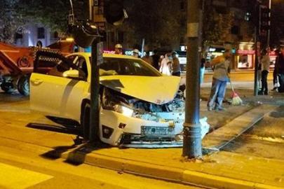 Bursa'da iki otomobilin çarpıştığı kazada 7 kişi yaralandı
