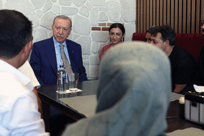 Cumhurbaşkanı Erdoğan, Çengelköy'de esnafı ziyaret etti