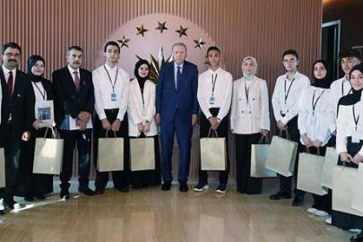 Cumhurbaşkanı Erdoğan, MEB'in 'Maziden Atiye' programı öğrencilerini Ahlat'ta kabul etti