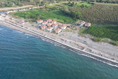 Dalgalar villaların kapısına dayanmıştı! Karasu’da 840 metrelik önlem