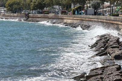 Fırtına Tekirdağ'ı vurdu! Uçuşlar iptal, denize giriş yasak