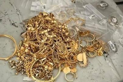 Gurbetçi ailenin şoke eden planı! Altınları çanta ve ceplerine saklamışlar