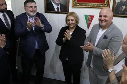 Menderes Belediyesi'nde Cumhur İttifakı'nın adayı Asuman Şen görevi devraldı