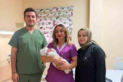 Patnos Devlet Hastanesinde büyük başarı: İlki sezaryen olan Anne ikinci bebeğini normal doğumla kucağına aldı