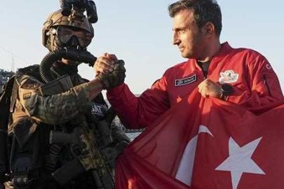 Selçuk Bayraktar, SAT ve SAS komandolarıyla bir araya geldi