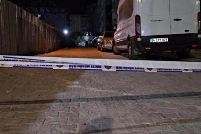 Sultangazi’de korkutan görüntü! İnşaat alanında toprak kaydı, sokak çatladı
