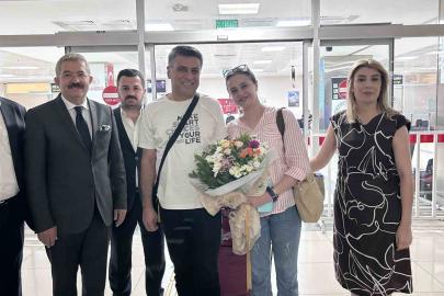 Tahran’dan Van’a direkt uçuşlar başladı: İlk turist kafilesi çiçeklerle karşılandı
