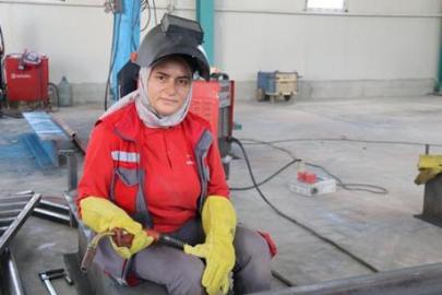 15 yaşında başladı, 30 yıldır vazgeçmedi! Erzurum’da kadın kaynakçı mesleğiyle fark yaratıyor