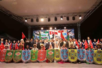 29. Uluslararası Hazar Şiir Akşamları: Gösteriler ayakta alkışlandı