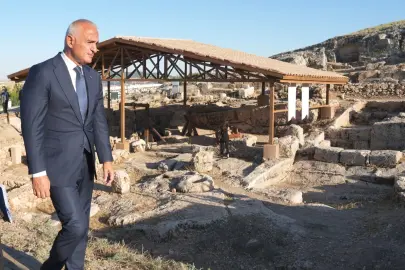 Bakan Mehmet Nuri Ersoy'dan Perre Antik Kenti'ne yakın takip