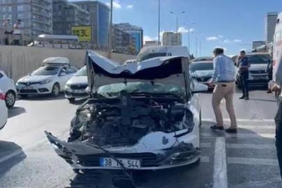 Beylikdüzü'nde zincirleme kaza! Yaralılar var