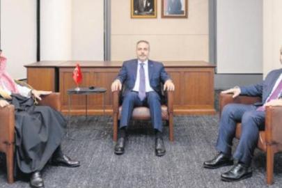 Dışişleri Bakanı Hakan Fidan’dan Türkevi’nde üçlü toplantı