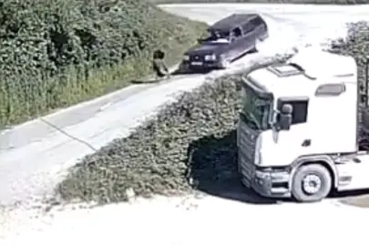 Düzce Yığılca’da otomobilin çarptığı kadın yere savruldu