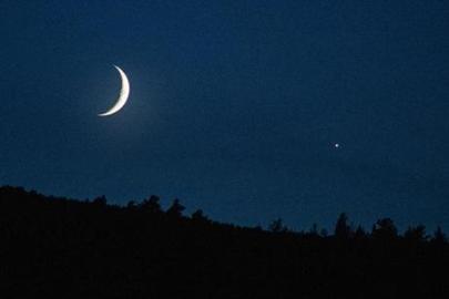 Görenler telefona sarıldı! Ay ve yıldız aynı karede