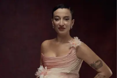 Melike Şahin'den yeni tekli "Ölmem Ölemem"
