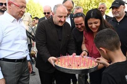 Mustafa Varank'tan Özgür Özel'e 'börekli' cevap