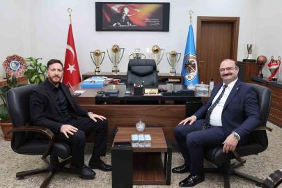 Rektör Hacımüftüoğlu’ndan Erzurumspor’a destek ziyareti