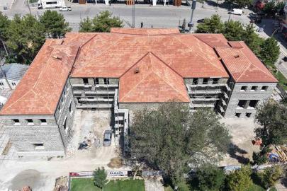 Tarihi öğretmenevinde restorasyon çalışmaları devam ediyor