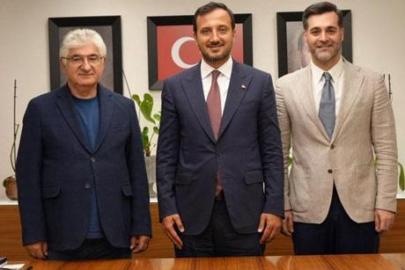 Üsküdar'da 4 CHP'li meclis üyesi AK Parti'ye katıldı