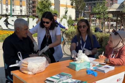 Yüksekova’da parkta sağlık molası: Vatandaşlar tansiyon ve şeker ölçümü için akın etti