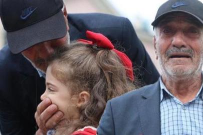 29 Ekim kutlamasında duygu dolu anlar! Yaşlı adamın gözyaşlarını tutamadı