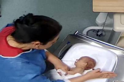 Bebeğe kuvözde şiddet davasında kritik rapor! Aile isyan etti: Bizimle dalga geçer gibi