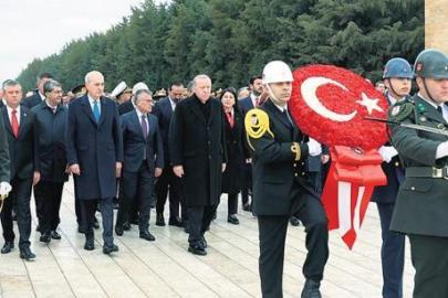 Devlet erkanı Anıtkabir’i ziyaret etti | Farklı cephelerde mücadele ediyoruz