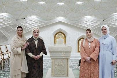 Emine Erdoğan İmam Buhari Türbesi'ni ziyaret etti