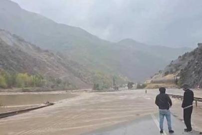 Erzincan-Erzurum yolunda ulaşım durdu, sürücülere uyarı