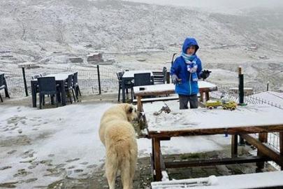 Hava bir anda değişti! Sağanak yerini kara bıraktı