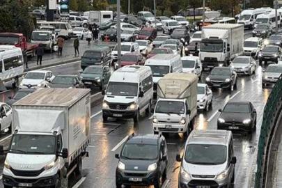 İstanbul'da trafik kilit! Yağmurun da etkisiyle yoğunluk yüzde 80'e çıktı