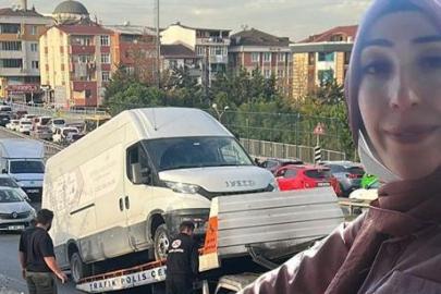 Kaldırımda yürüyorlardı, refleksiyle çocuklarını kurtardı! Anne devrilen minibüsün altında can verdi