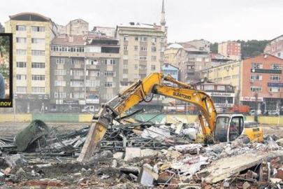 Kayıplar aranıyor yıkım sürüyor