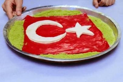 Kilis'te 29 Ekim'e özel ay yıldızlı katmer