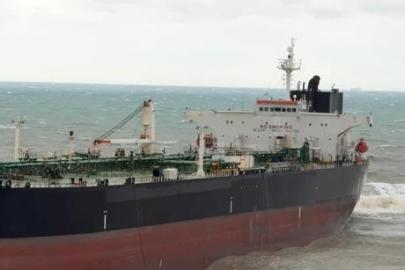 Sarıyer’de sürüklenen tanker karaya oturdu! Mürettebat için ekipler harekete geçti