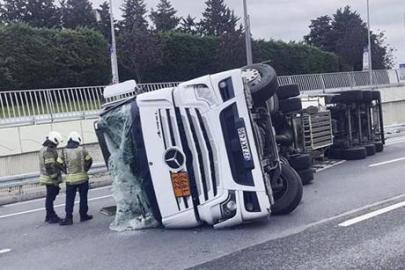 Son dakika... Bakırköy'de LNG yüklü tanker devrildi!
