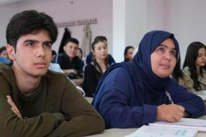 Üniversite sınavına 4'üncü kez girdi! Oğluyla aynı bölümü kazandı: İstedikten sonra başarılamayacak bir şey yok