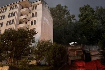 Zonguldak'ta heyelan dehşeti! İstinat duvarı çöken apartman boşaltıldı